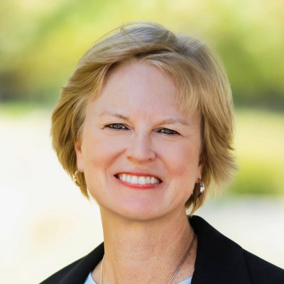 Christine Searight headshot