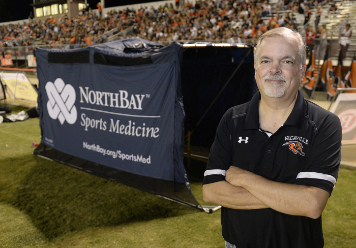 NorthBay Healthcare orthopedic surgeon Robert Peterson, M.D., trades his lab coat for a Vacaville High School Bulldogs football polo shirt for Friday night home games. As team doctor, he’s there on the sidelines to assist if players are hurt.